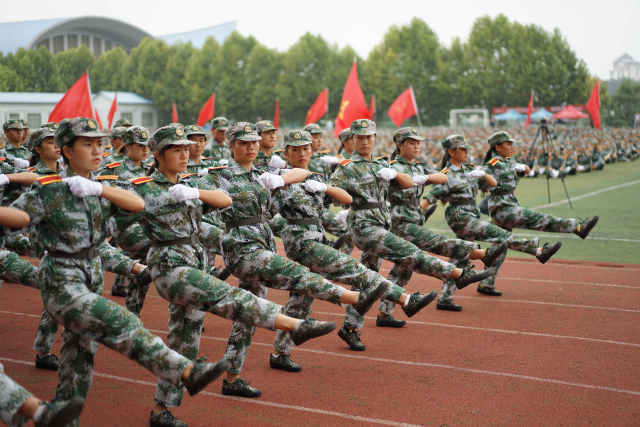 军训励志语录燃爆青春，锻造不屈意志的视频分享