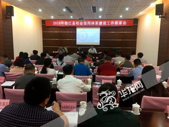 重庆狼外婆事件引发社会热议，最新资讯头条报道