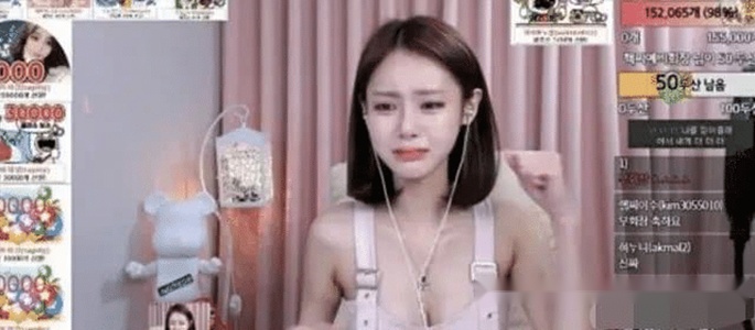 米娜直播突发意外时刻，真实魅力瞬间见证！