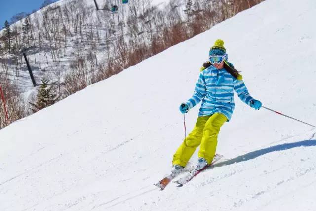 室内滑雪突破季节壁垒，畅享滑雪乐趣无限！