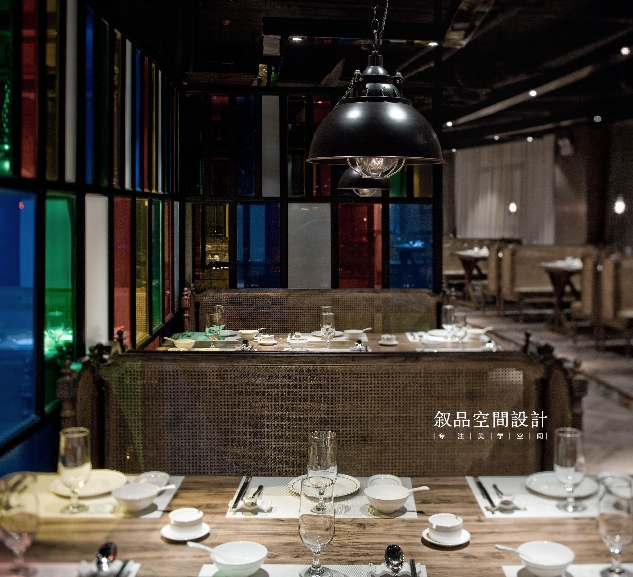 饭店桌椅新风尚，探索红爆款魅力，引领餐饮空间新潮流