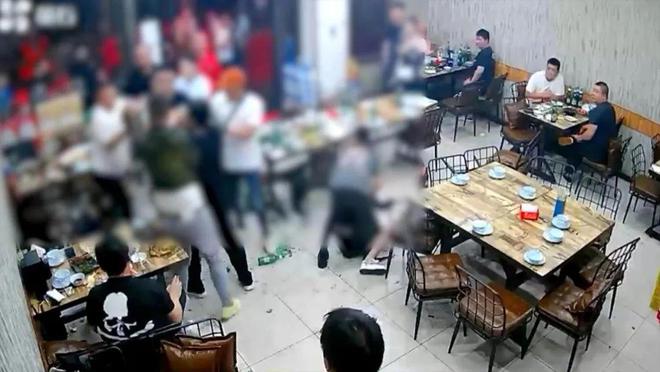 山东枣庄烧烤店打人事件最新进展揭秘