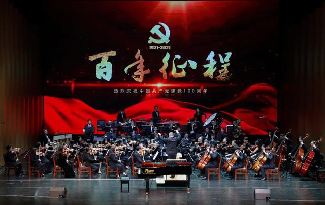 云朵与泉水交织的旋律盛宴，一场视听盛宴的交响之旅