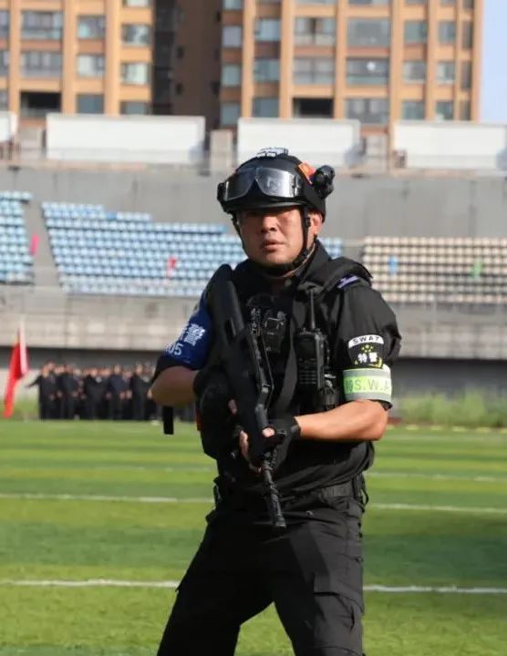 武警突发事件中的抓捕行动，揭秘实战策略与应对之道