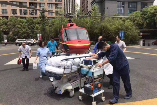 生死时速下的紧急救援，突发心梗的紧急救治之路