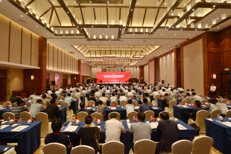 学校法治建设高峰论坛，深化研讨，共筑校园法治新篇章